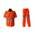 Trajes de trabajo de alta visibilidad para trabajadores industriales.